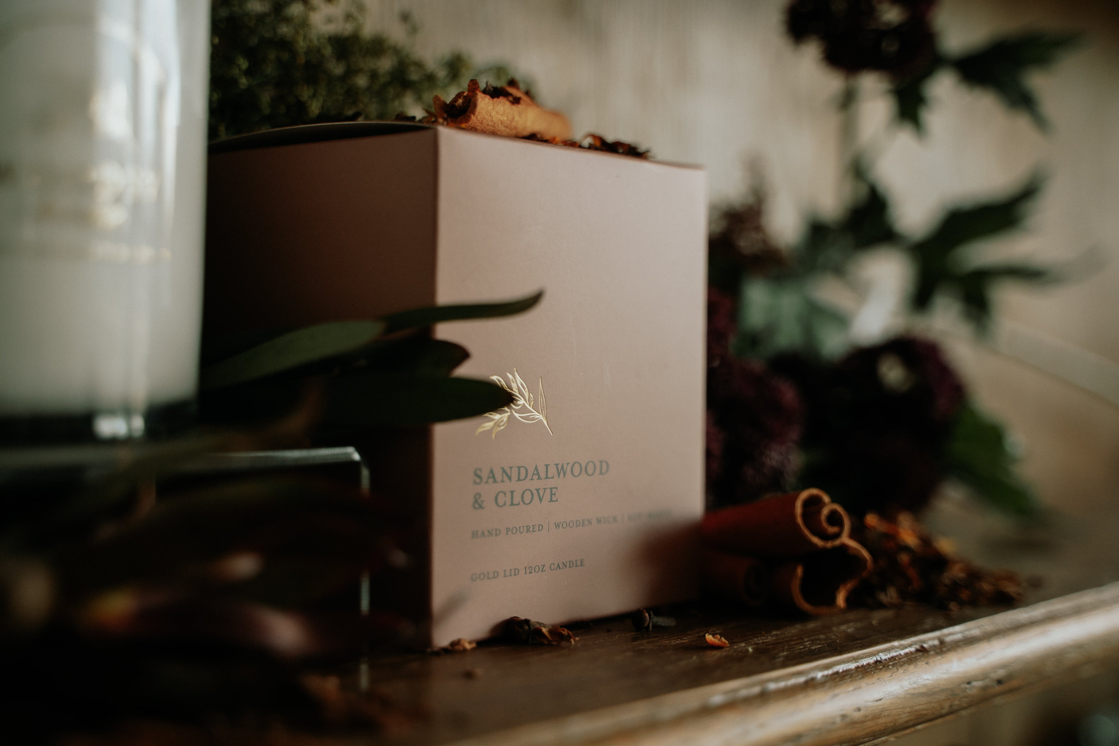 Sandalwood & Cloves l Gold Lid Boxed Candle
