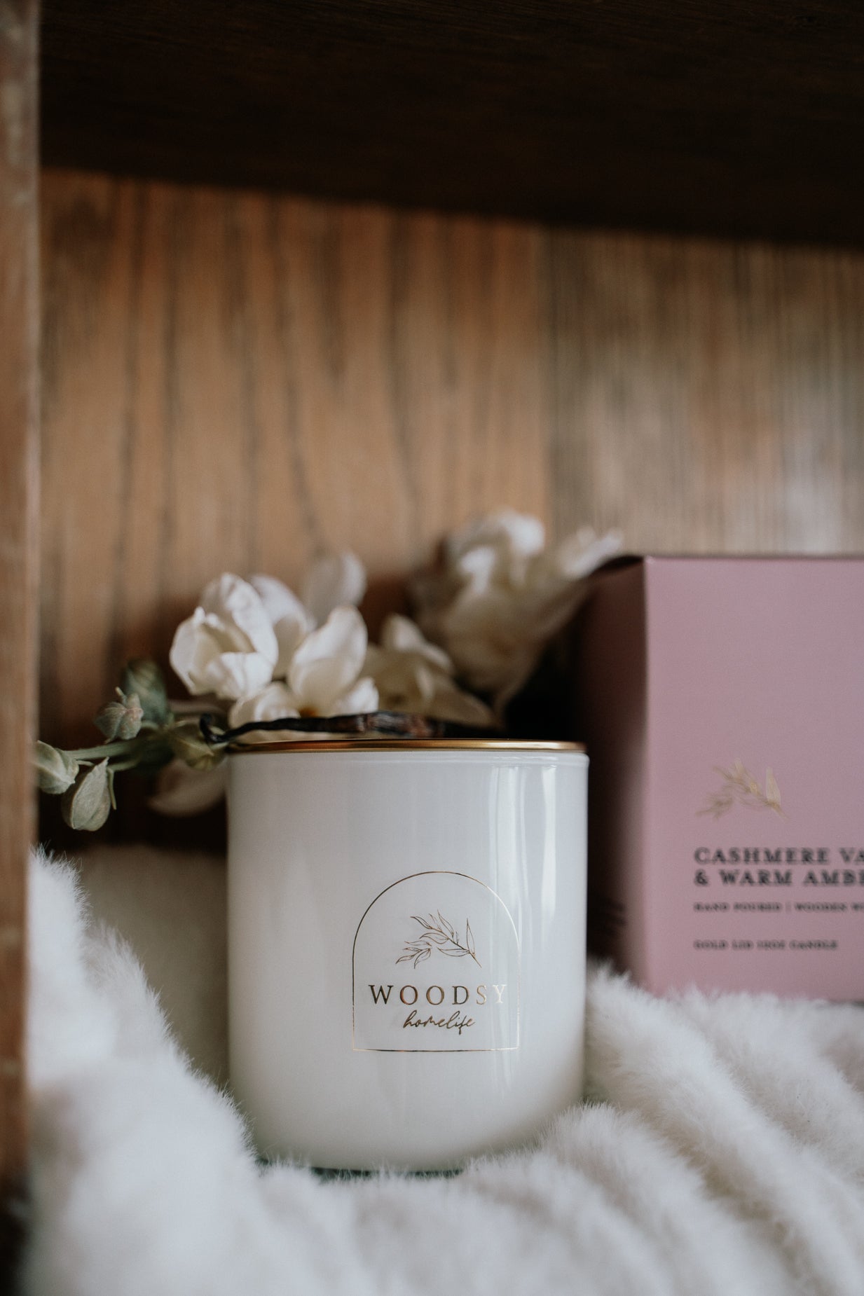 Cashmere Vanilla & Warm Amber l Gold Lid Candle & Boutique Box