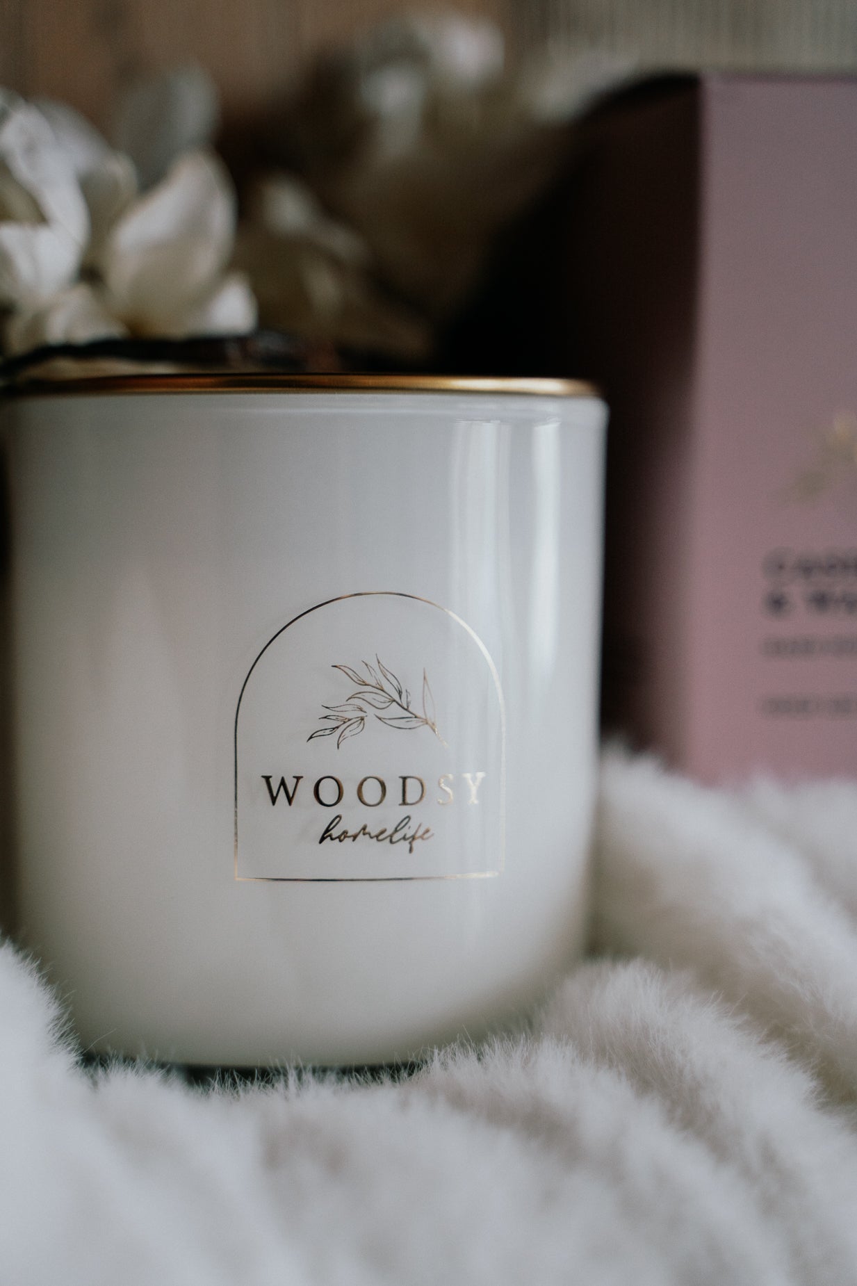 Cashmere Vanilla & Warm Amber l Gold Lid Candle & Boutique Box