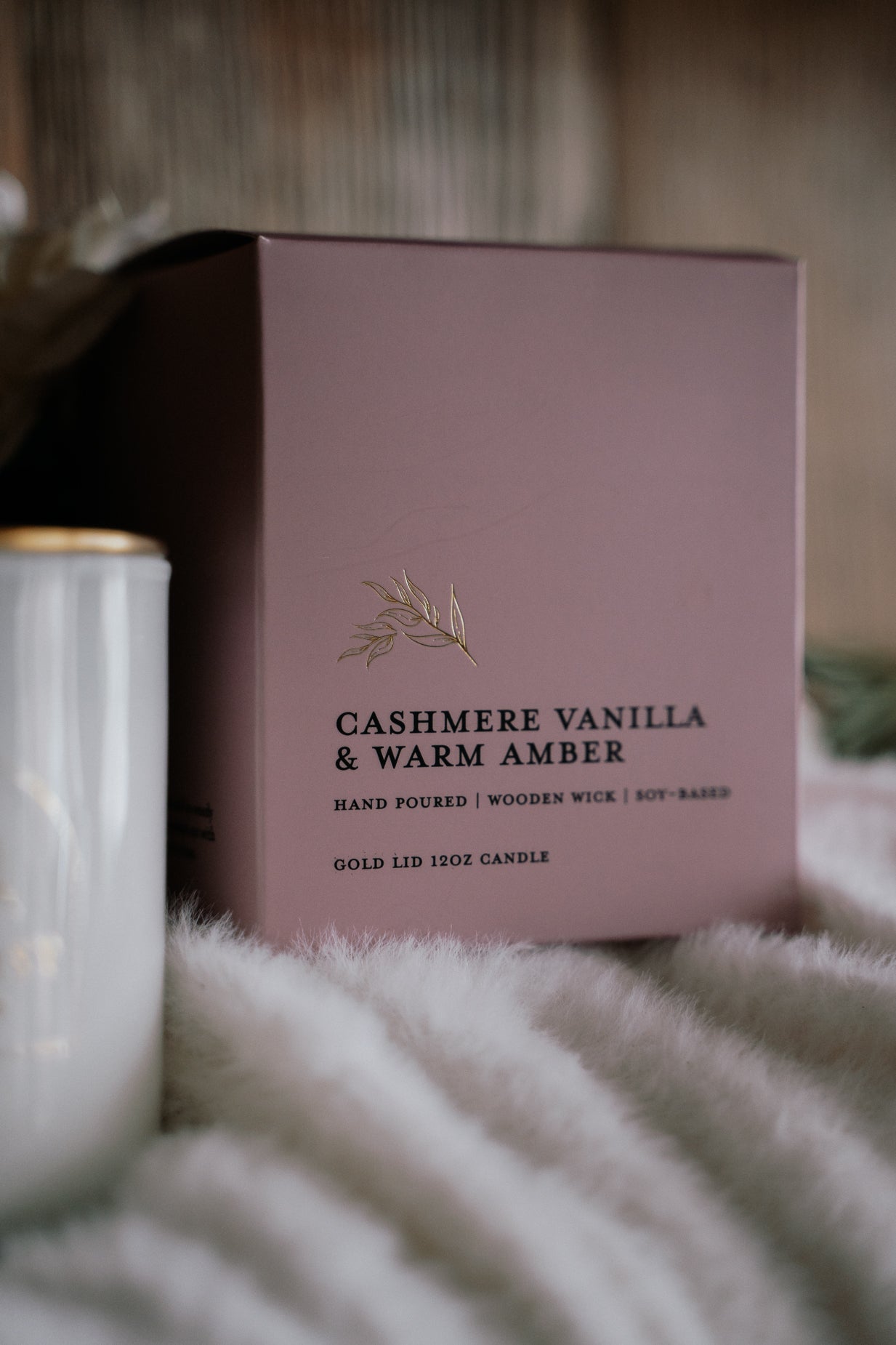 Cashmere Vanilla & Warm Amber l Gold Lid Candle & Boutique Box