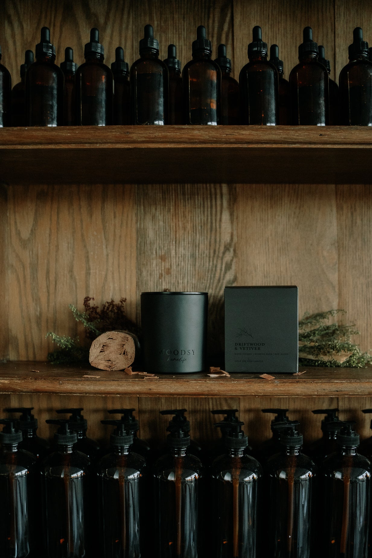Driftwood & Vetiver -12oz | Black Lid Boxed Candle