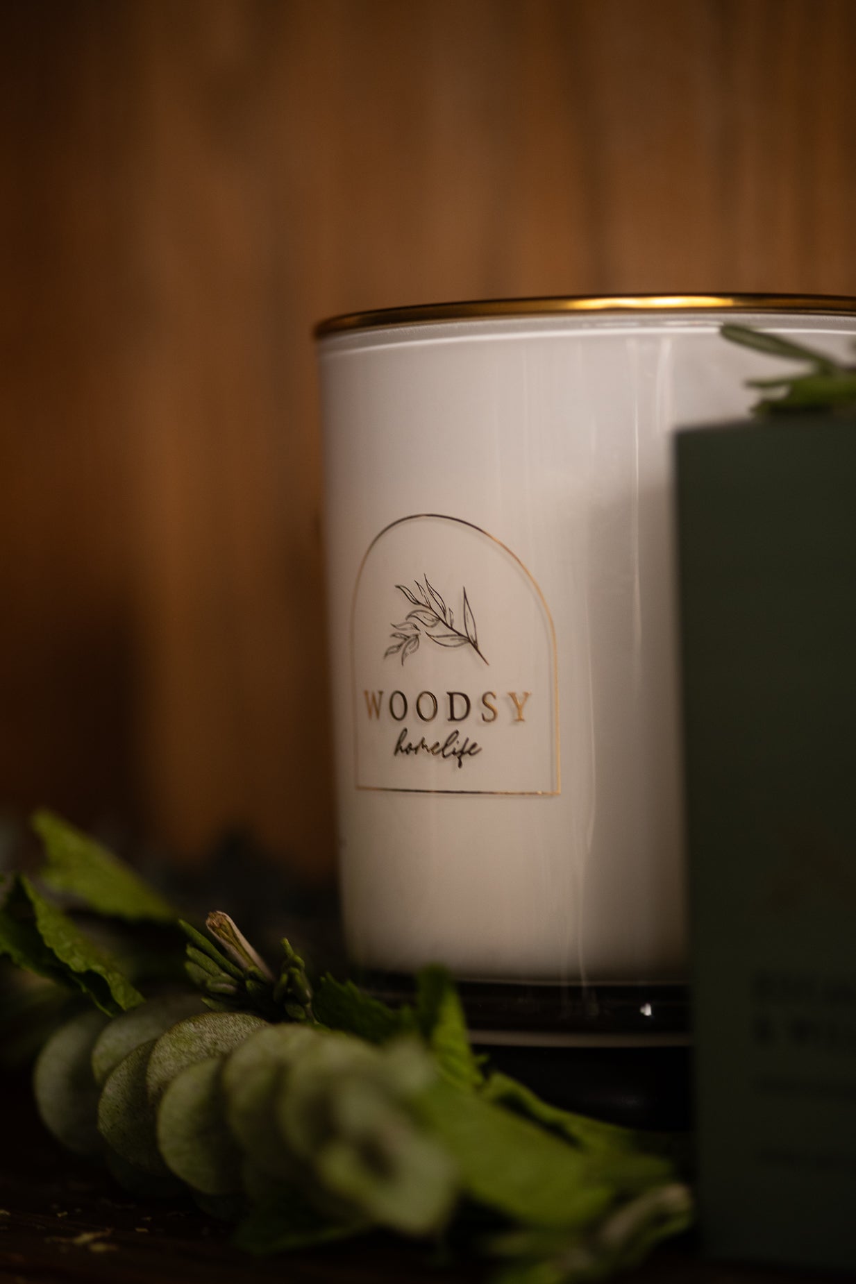 Eucalyptus Mint & Wild Rosemary   l Gold Lid Candle & Boutique Box