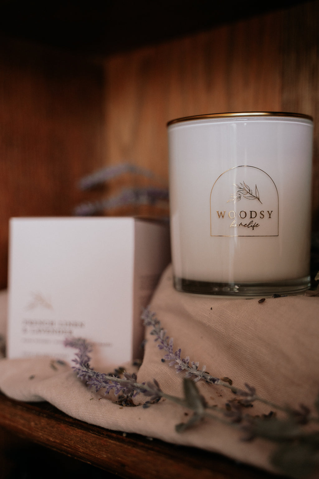 French Linens & Lavender / Gold Lid Jar-12oz/ Wooden wick/ Pure Soy Candle
