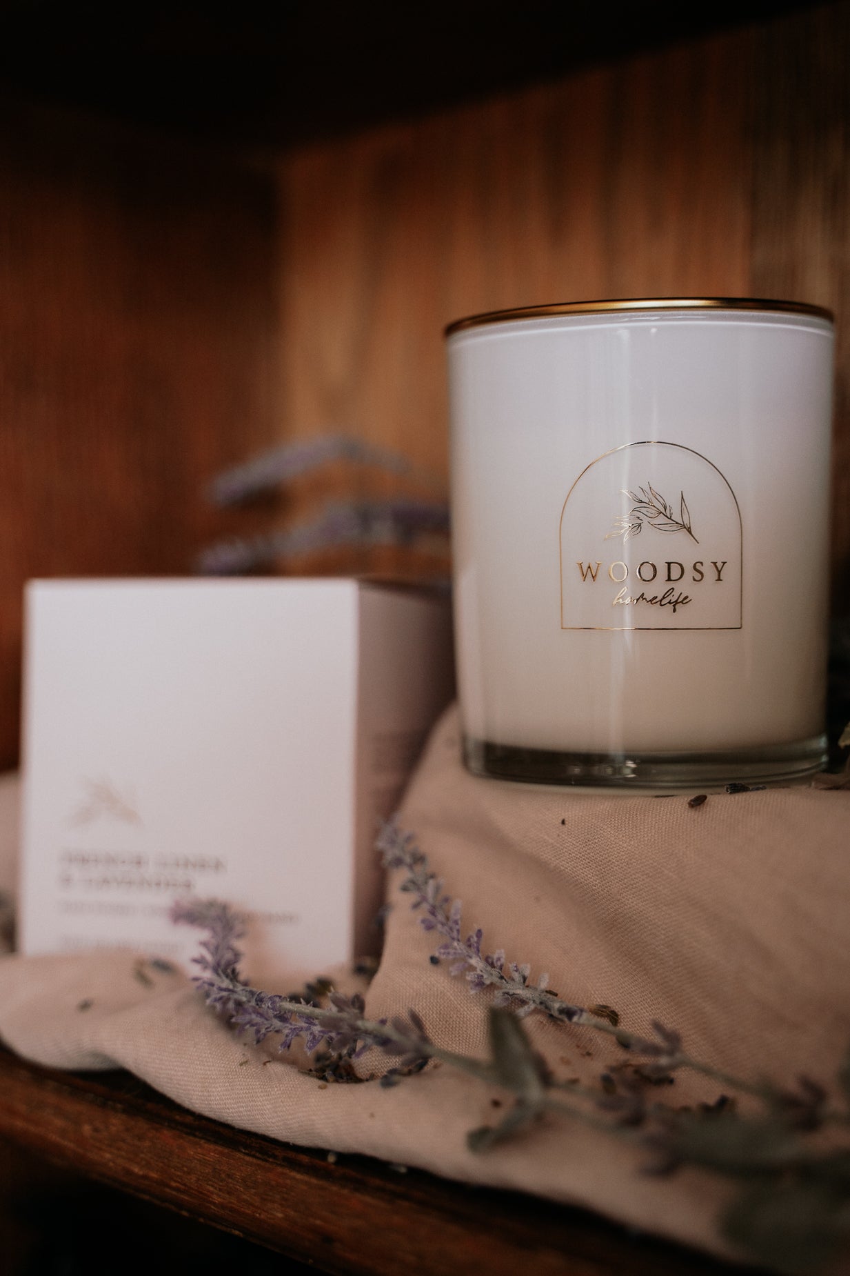 French Linens & Lavender / Gold Lid Jar-12oz/ Wooden wick/ Pure Soy Candle