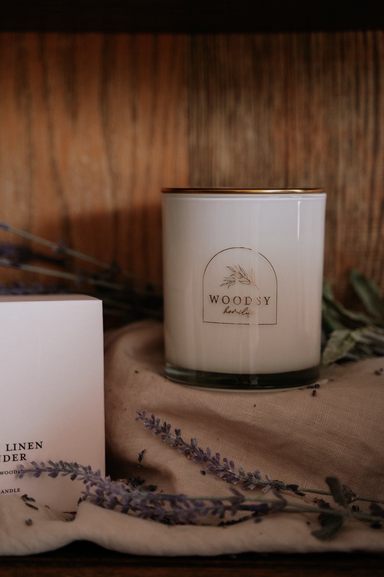 French Linens & Lavender / Gold Lid Jar-12oz/ Wooden wick/ Pure Soy Candle
