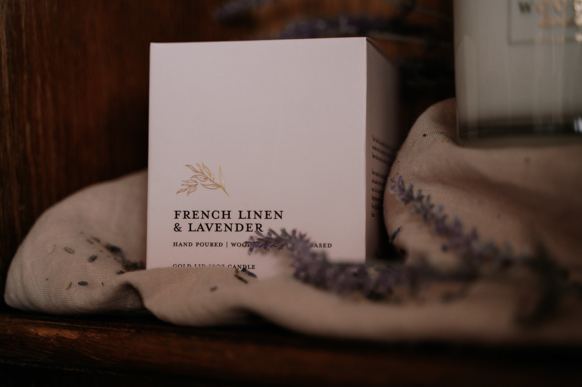 French Linens & Lavender / Gold Lid Jar-12oz/ Wooden wick/ Pure Soy Candle
