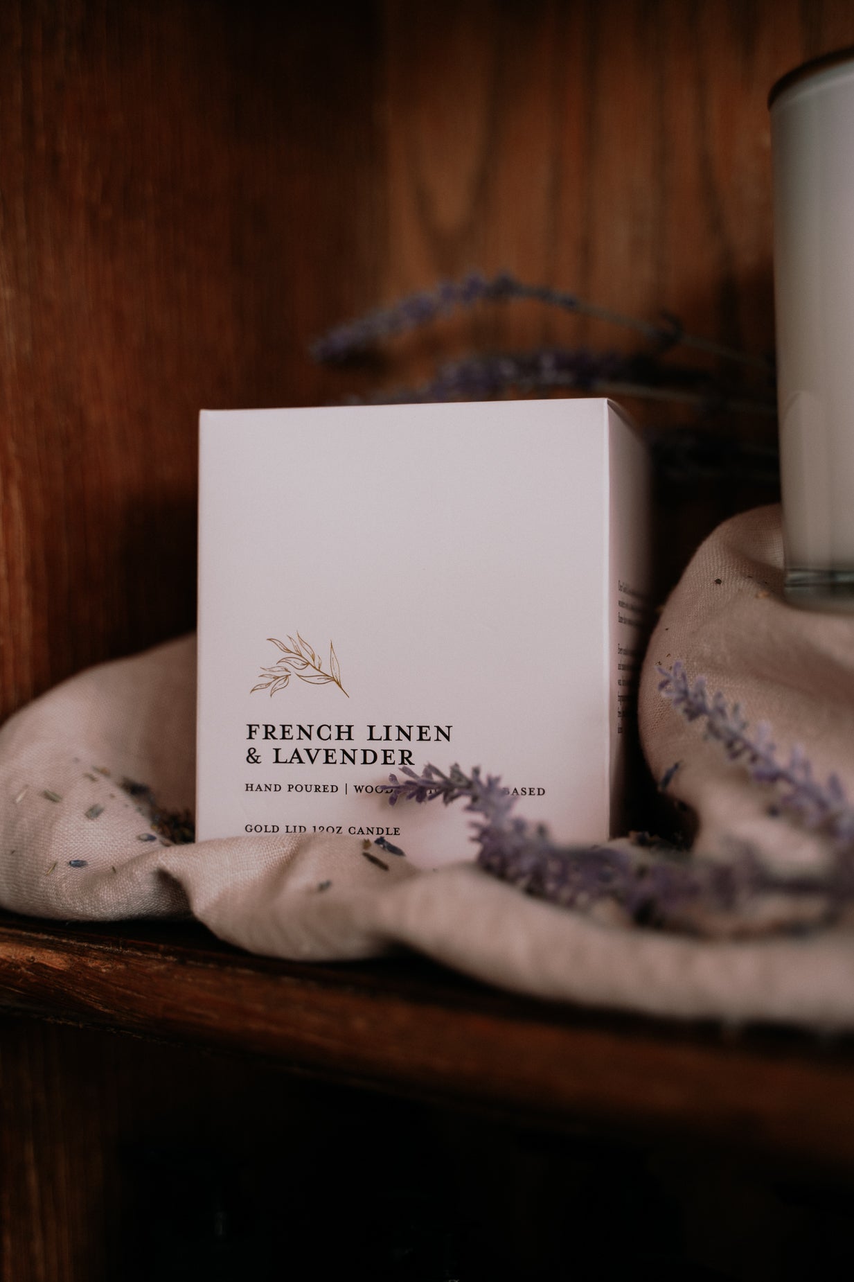 French Linens & Lavender / Gold Lid Jar-12oz/ Wooden wick/ Pure Soy Candle