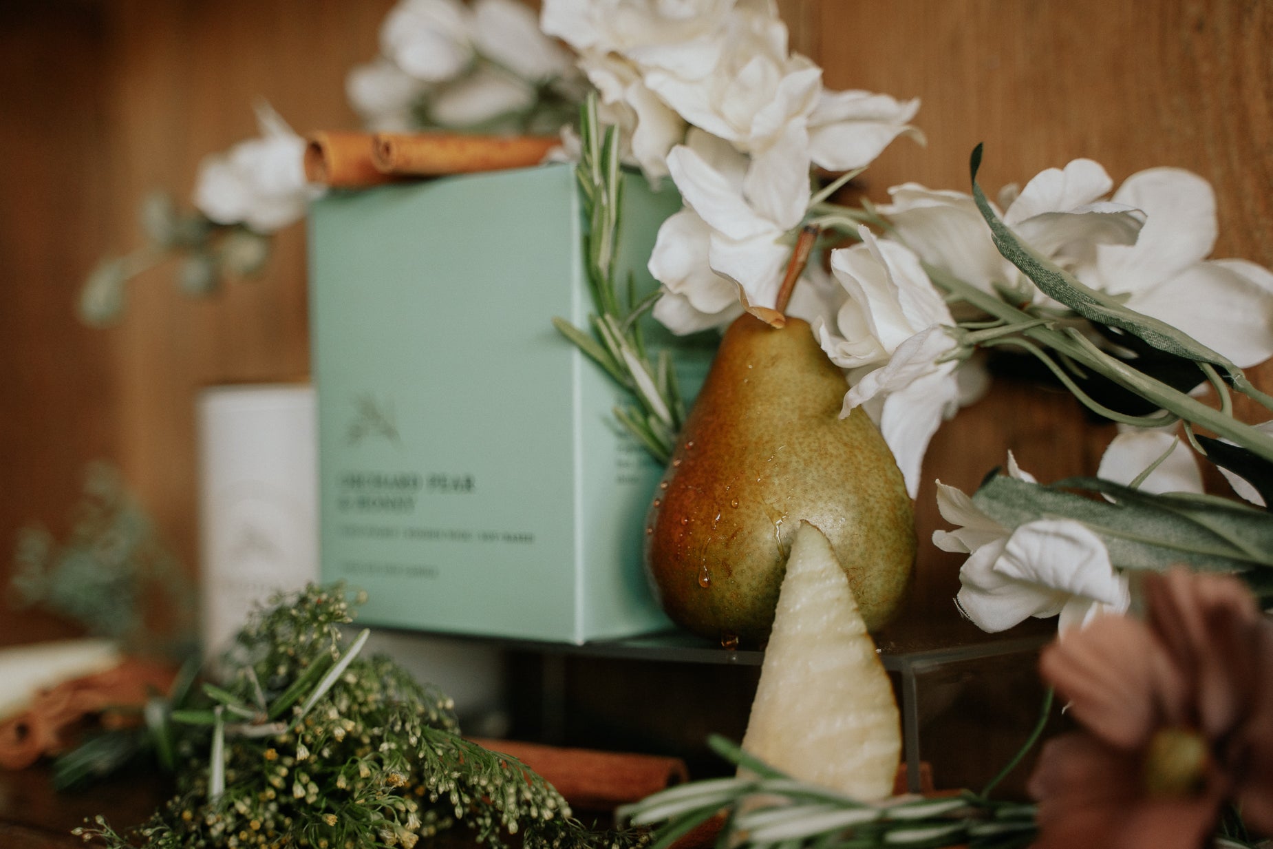 Orchard Pear & Honey/ Gold Lid Jar-12oz/ Wooden wick/ Pure Soy Candle