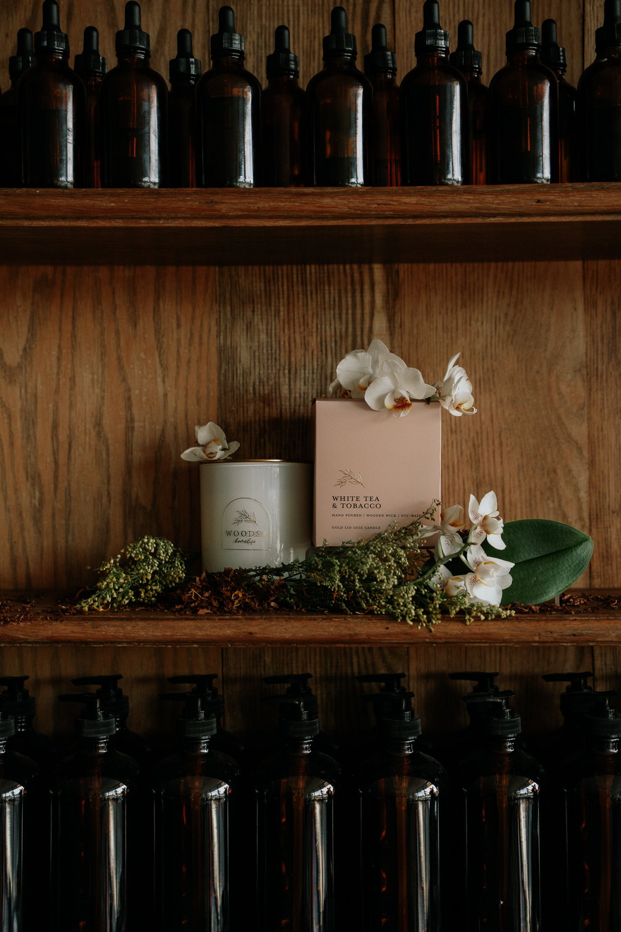 White Tea & Tobacco l Gold Lid Candle & Boutique Box