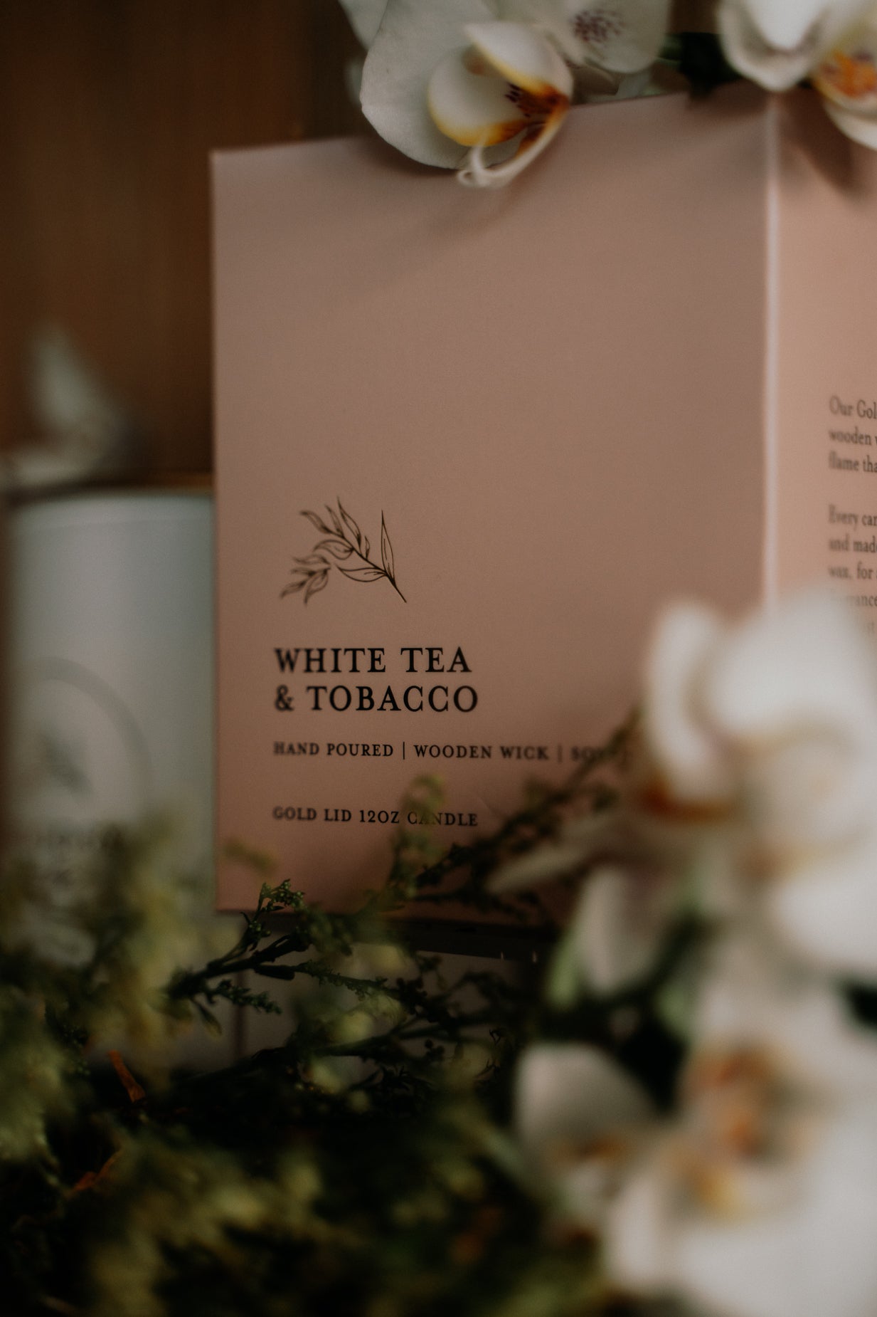 White Tea & Tobacco l Gold Lid Candle & Boutique Box